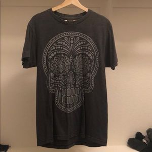 Men’s gray T-shirt with skull design